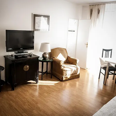 Aparthotel Frankstays 3*